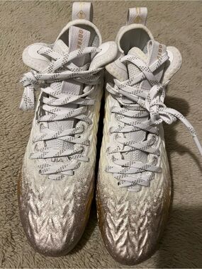 Under Armour Women's UA
Spotlight Clone MC Football
CleatsSize8